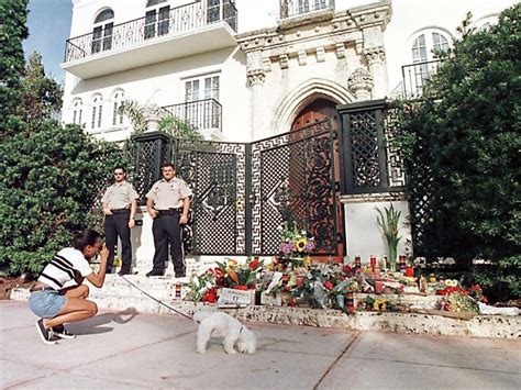 assassinio versace gadget|versace the mansion.